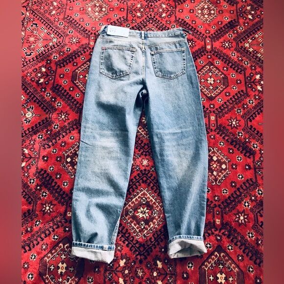 Urban Outfitters | NWT | distressed mom high rise jeans | size 31 - Picture 8 of 9